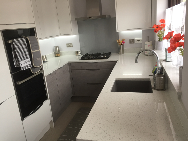 Contemporary White Gloss and Concrete 7 IMG 0011
