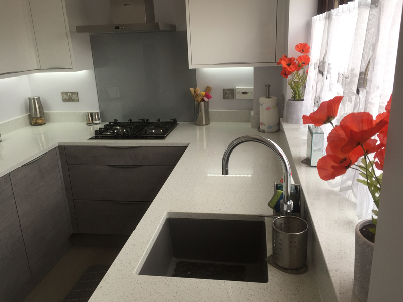Contemporary White Gloss and Concrete 9 IMG 0013 1
