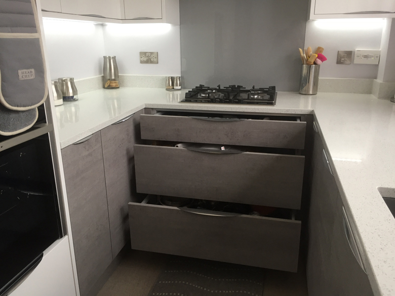 Contemporary White Gloss and Concrete 10 IMG 0018