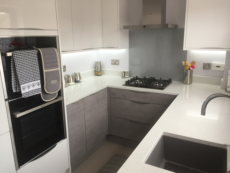 Contemporary White Gloss and Concrete 12 IMG 0024