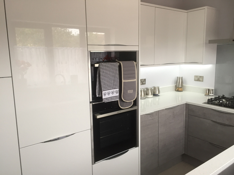 Contemporary White Gloss and Concrete 13 IMG 0025