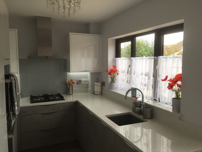 Contemporary White Gloss and Concrete 18 IMG 0030