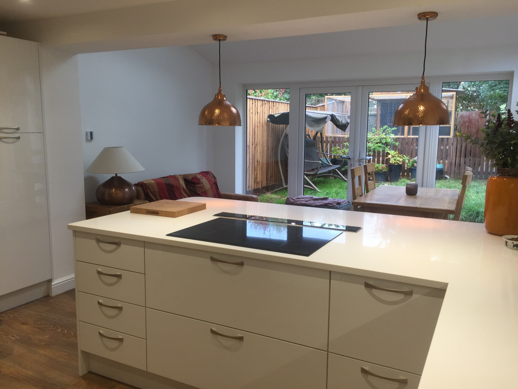 Slab White Gloss kitchen with Handles 4 IMG 0001 1