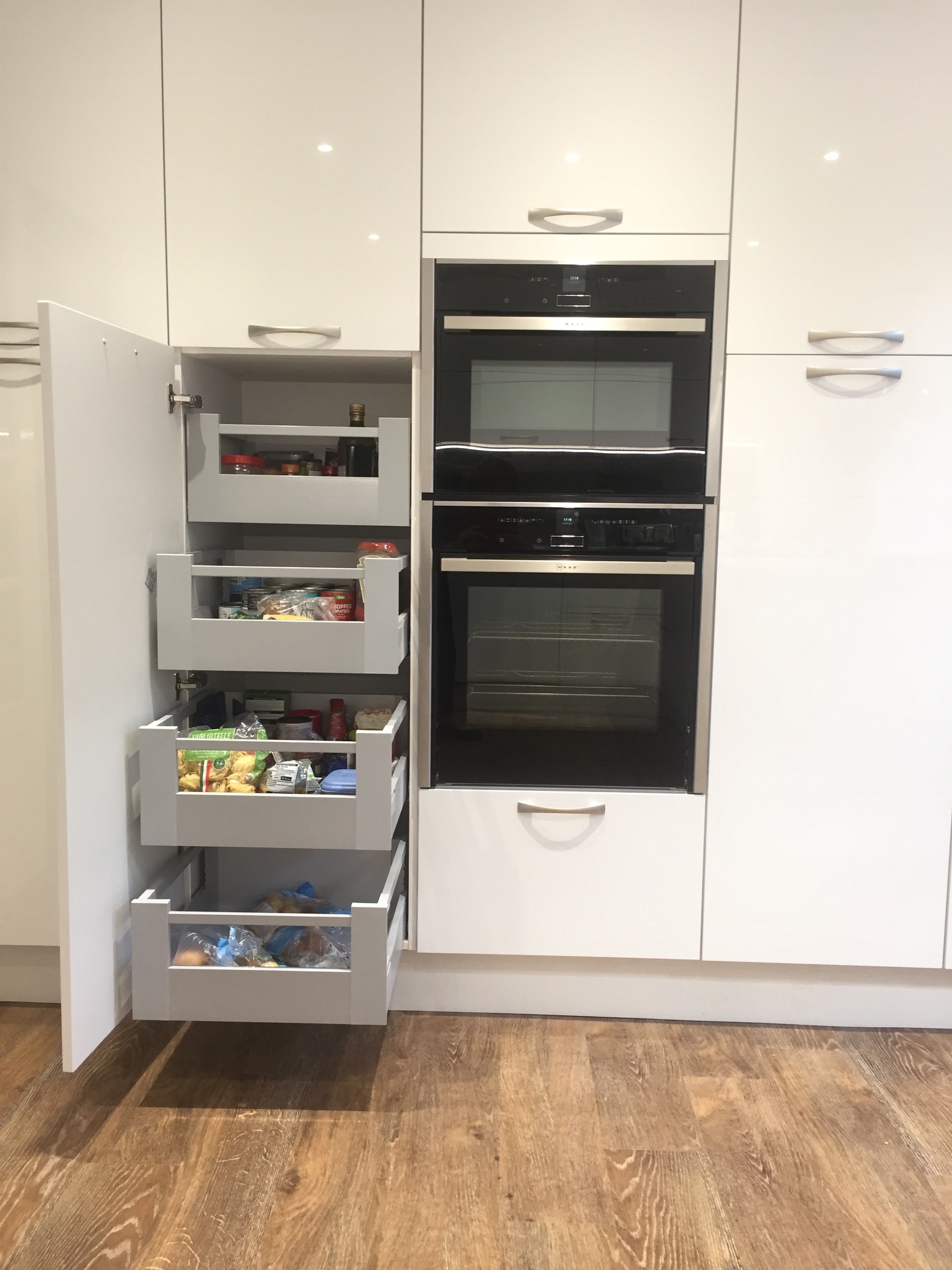 Slab White Gloss kitchen with Handles 6 IMG 0014 1