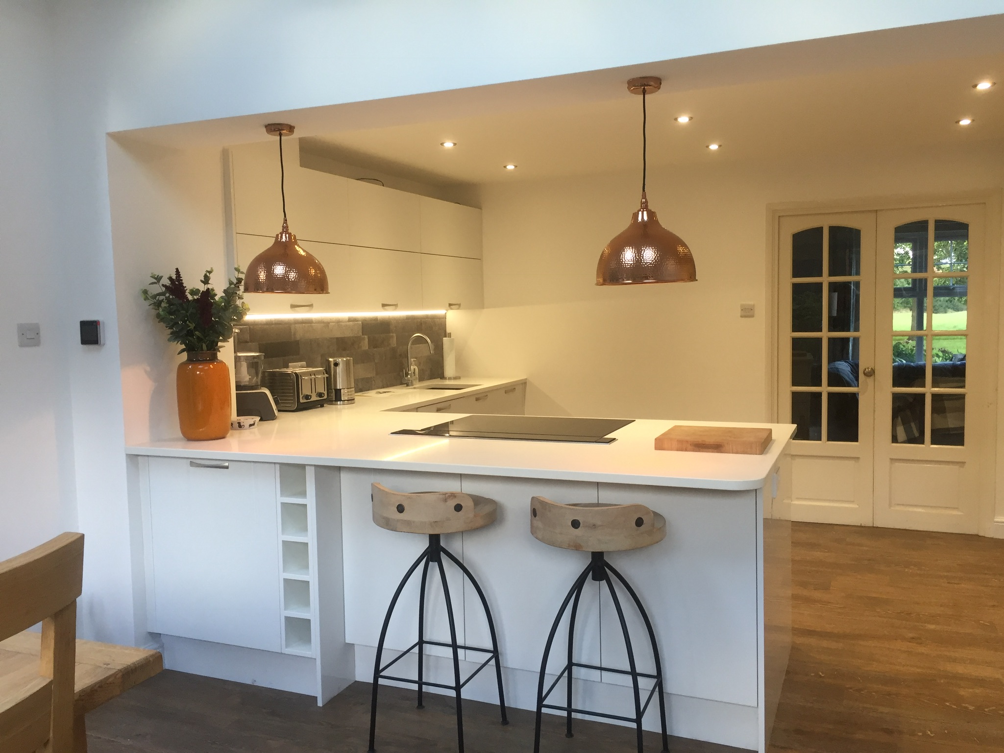 Slab White Gloss kitchen with Handles 1 IMG 0031 1