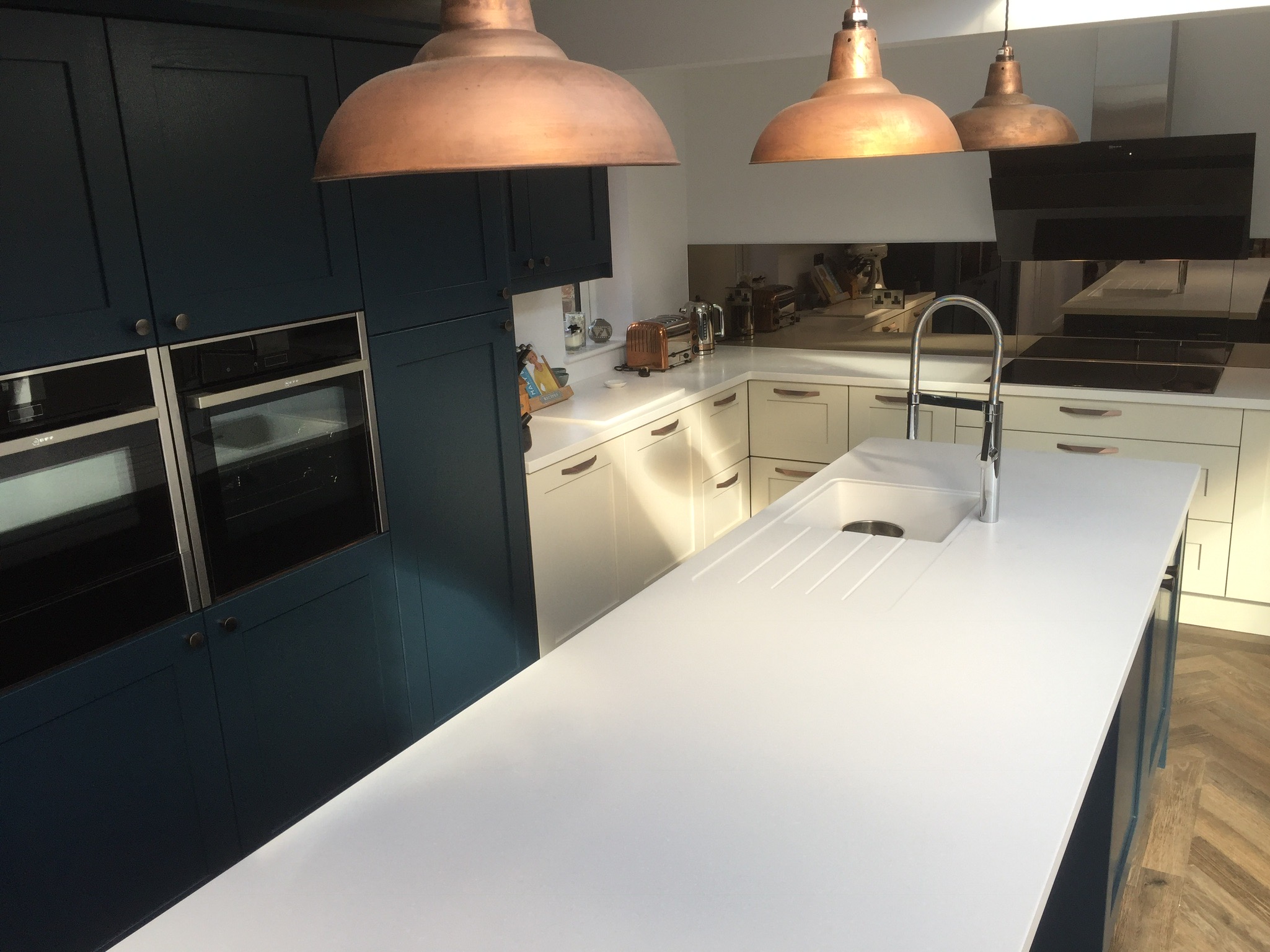 Painted Shaker in Snowdrop and Deep Ocean 6 IMG 0059