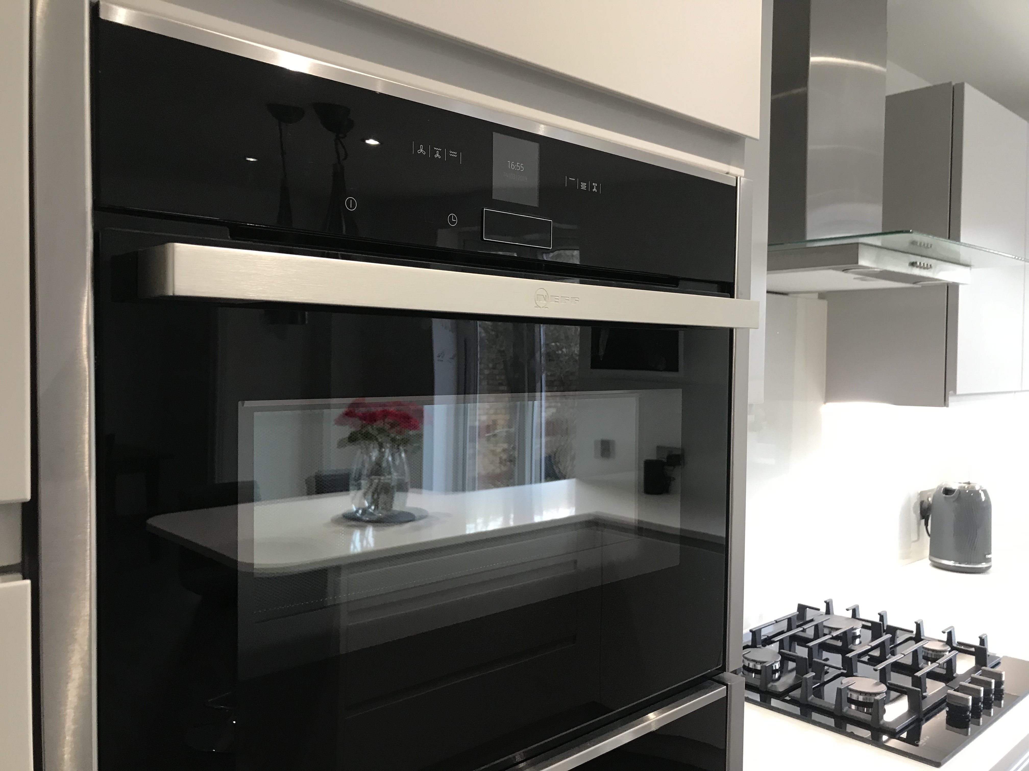 Matt light grey handleless kitchen 7 IMG 9094