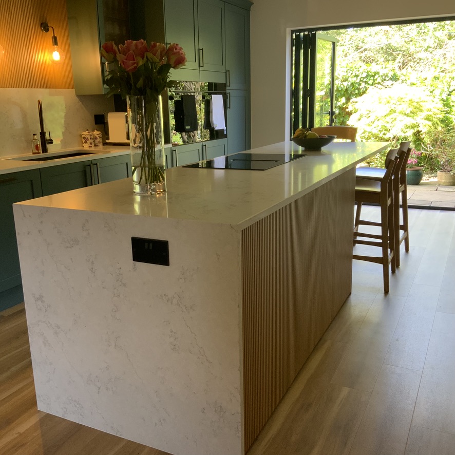Kitchen Island with waterfall edge 74D82952 BD12 435F A02F FBC3A6692BC1 1 105 c