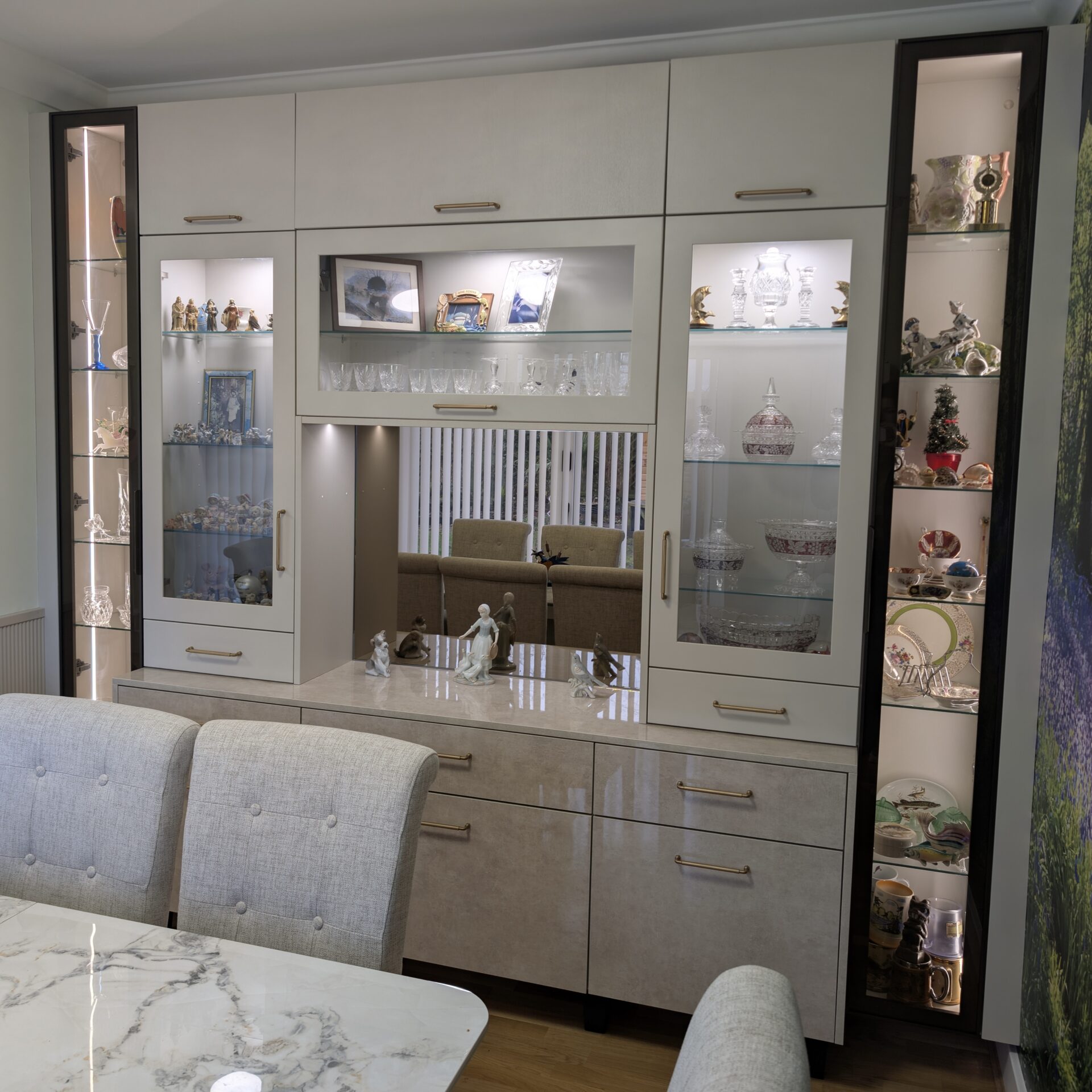 Dining Room Dresser Unit with Mirror Splashback and Glass Doors Dining Room Dresser Unit with Mirror Splashback and Glass Doors in White 3