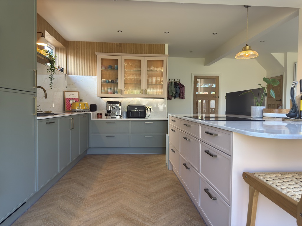 Green pink micro shaker fluted glass oak kitchen milton keynes Great and pink cupboards in a fitted kitchen
