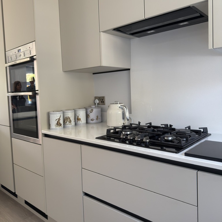 Kitchen with gas hob milton keynes Gas hob in kitchen