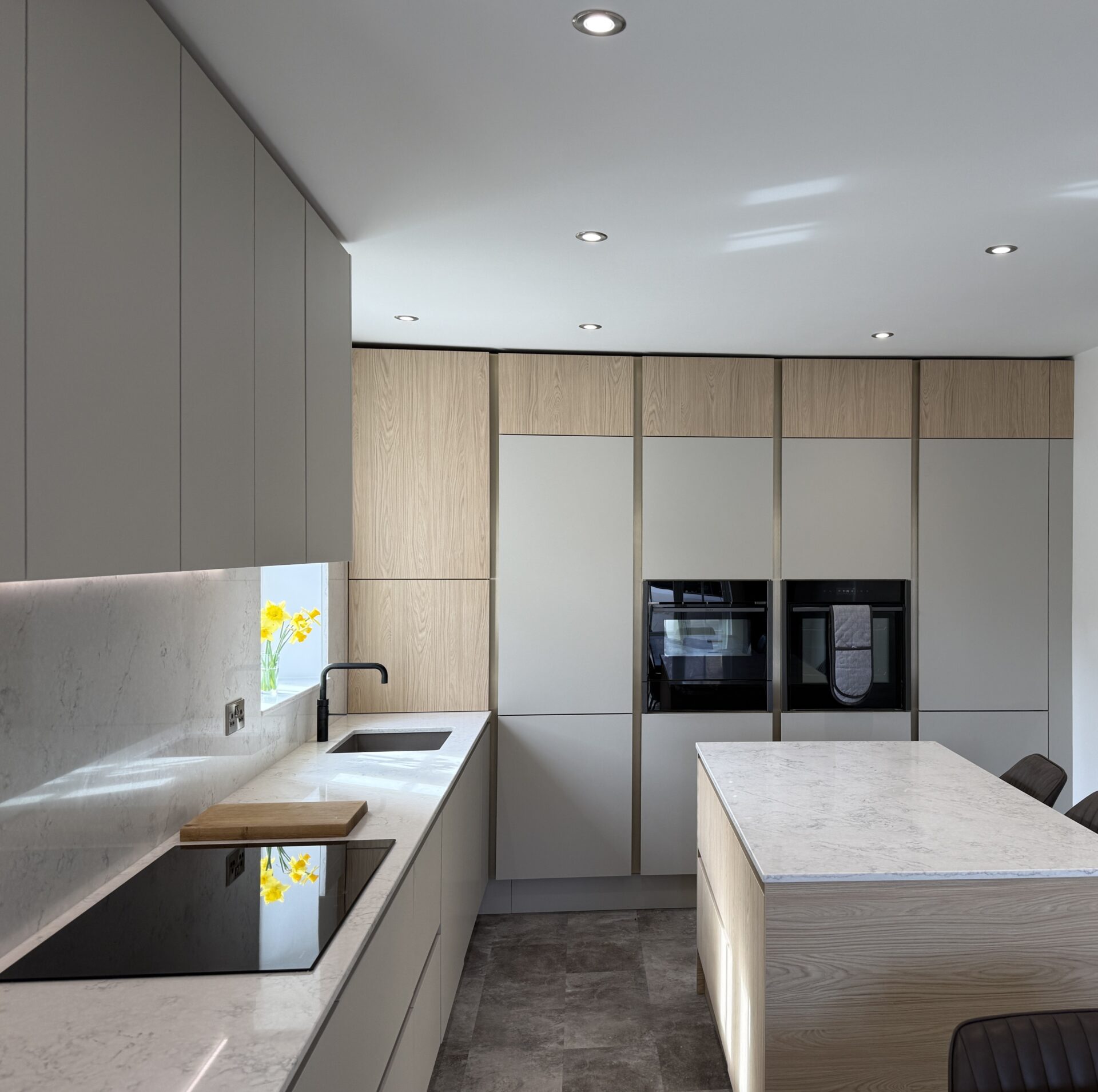 Pale oak and cashmere kitchen